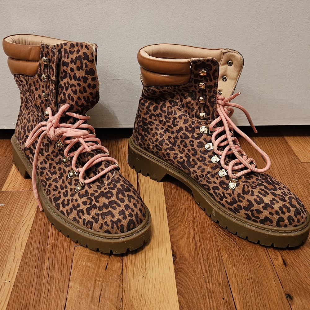 Loft Leopard Print Women's Boots with Pink Laces